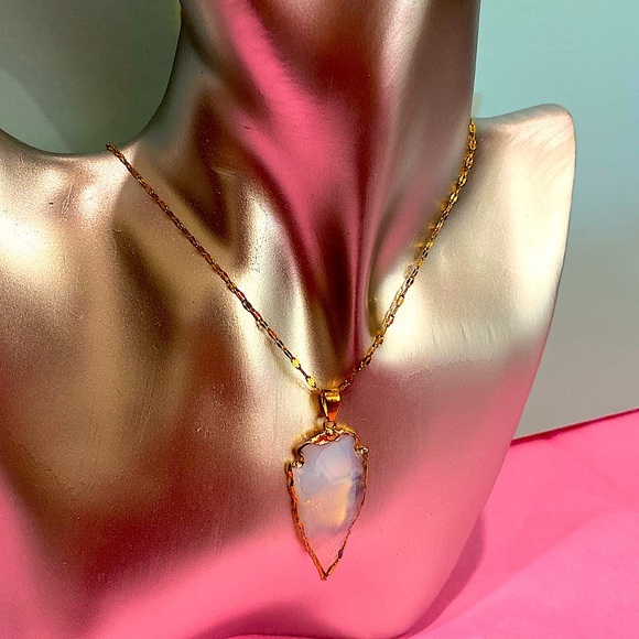 Opal stone arrowhead pendant stainless steel chain - Picture 7 of 10